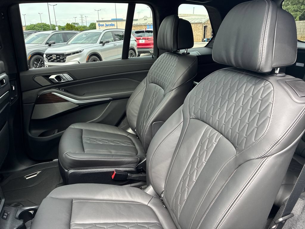 New 2027 BMW X7 xDrive40i w/ M Sport Package AWD/4WD image 16