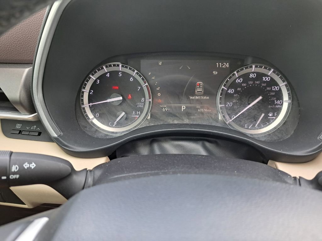 Used 2022 Toyota Highlander XLE FWD image 12