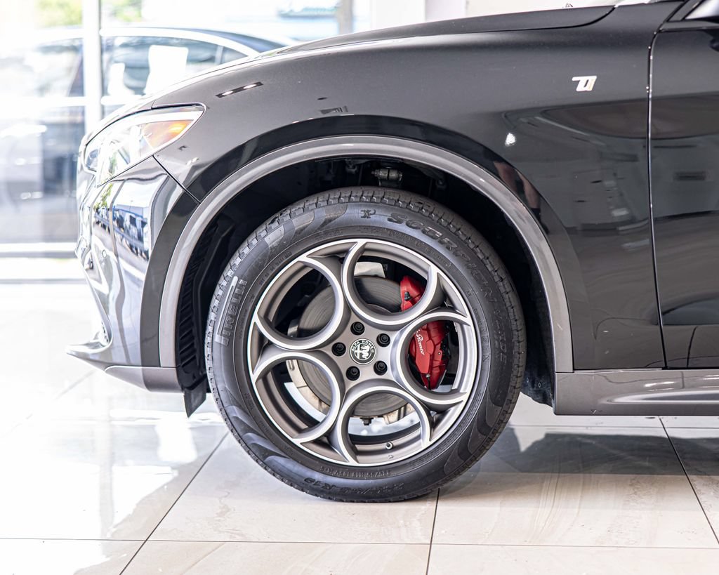 Used 2022 Alfa Romeo Stelvio Ti AWD/4WD image 8