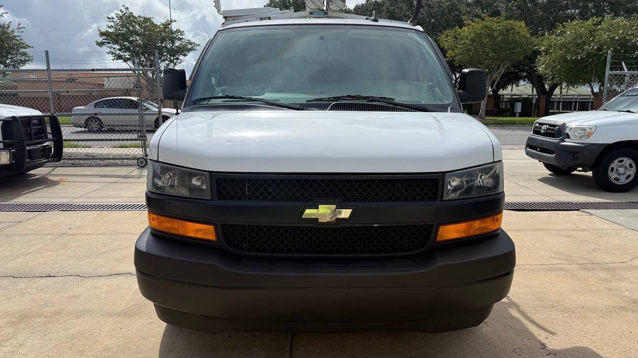 Used 2018 Chevrolet Express 2500 w/ Driver Convenience Package RWD image 9