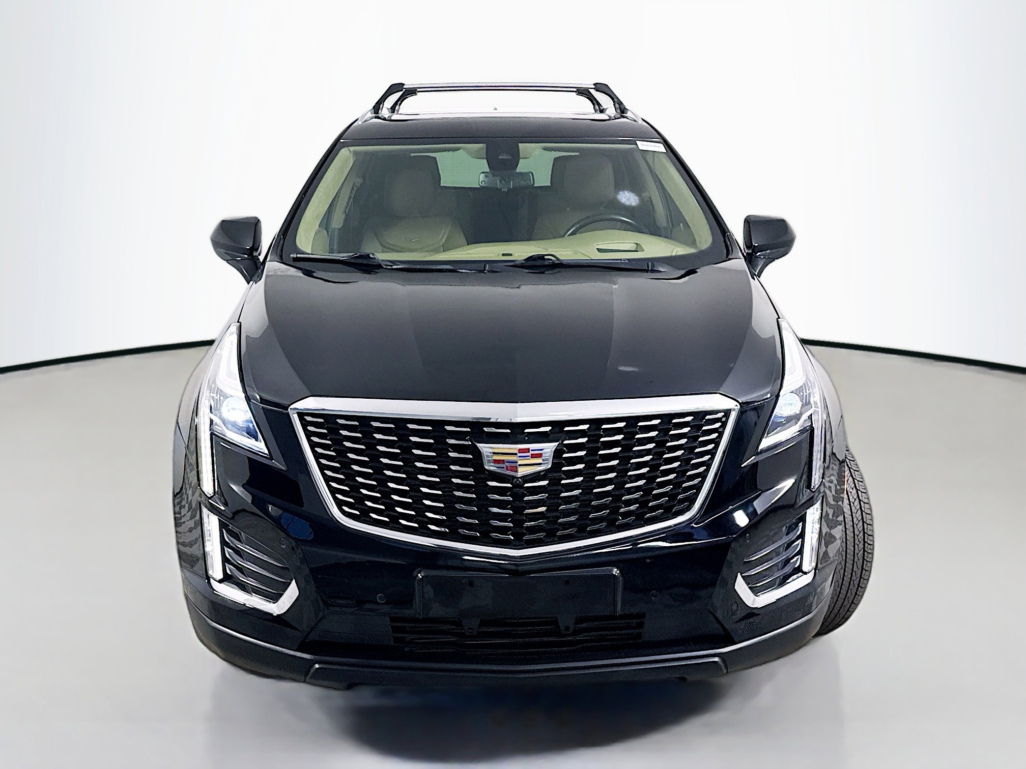 Used 2017 Cadillac XT5 Platinum image 2