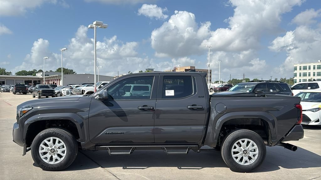 Used 2026 Toyota Tacoma SR5 AWD/4WD image 4