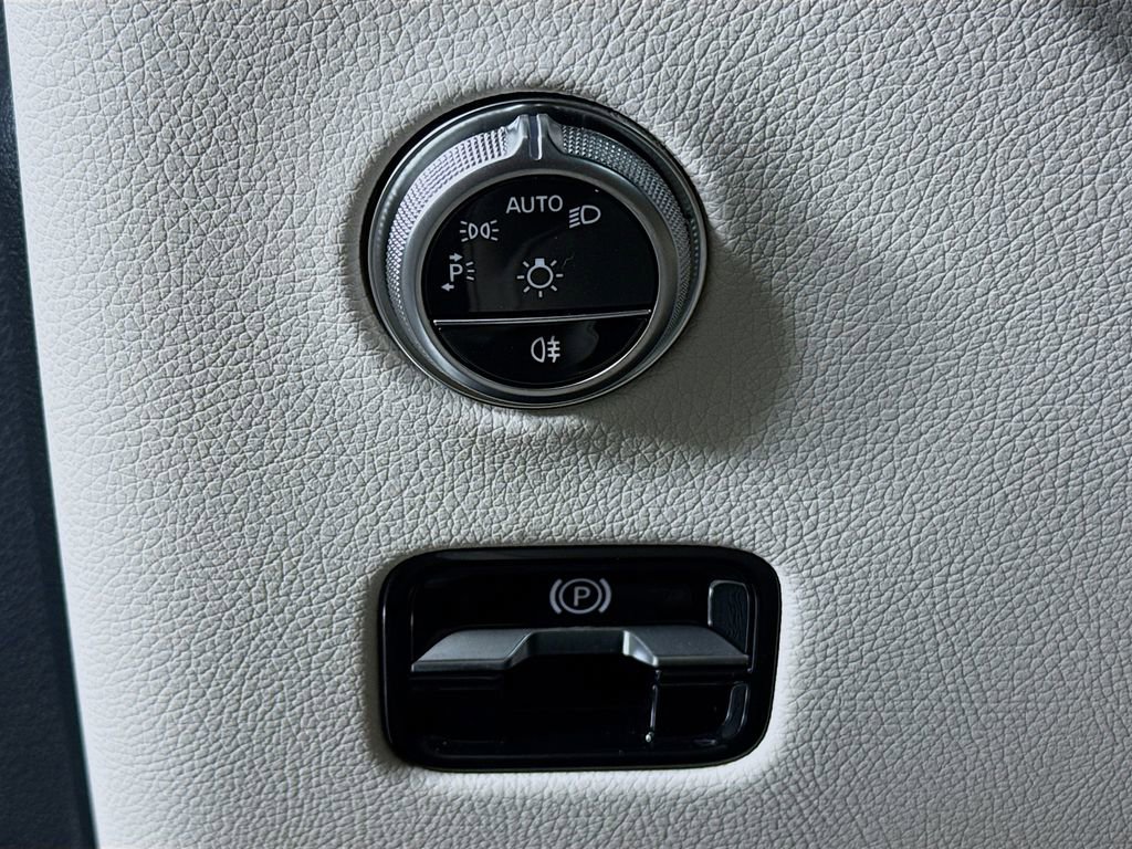 Used 2025 Mercedes-Benz GLC 300 GLC 300 image 10