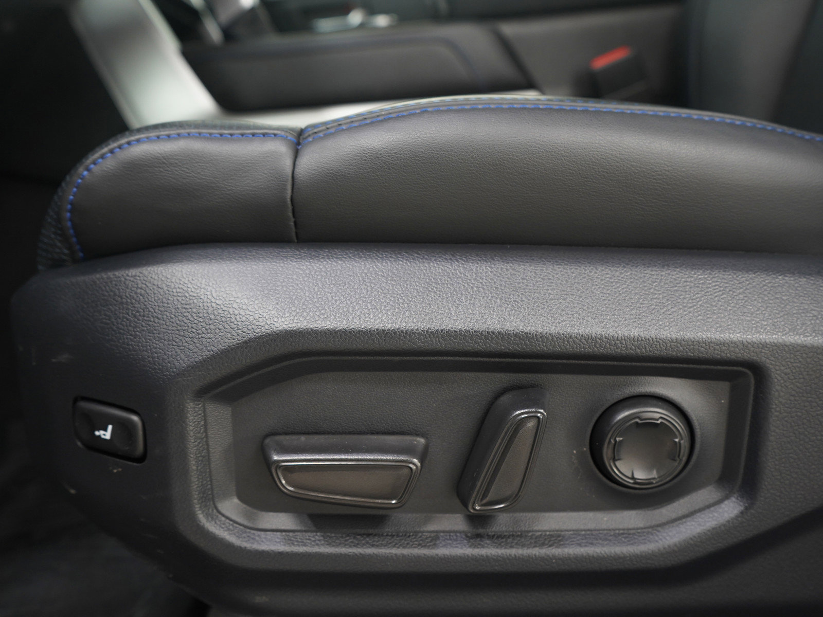 Used 2025 Toyota Tundra Platinum image 27