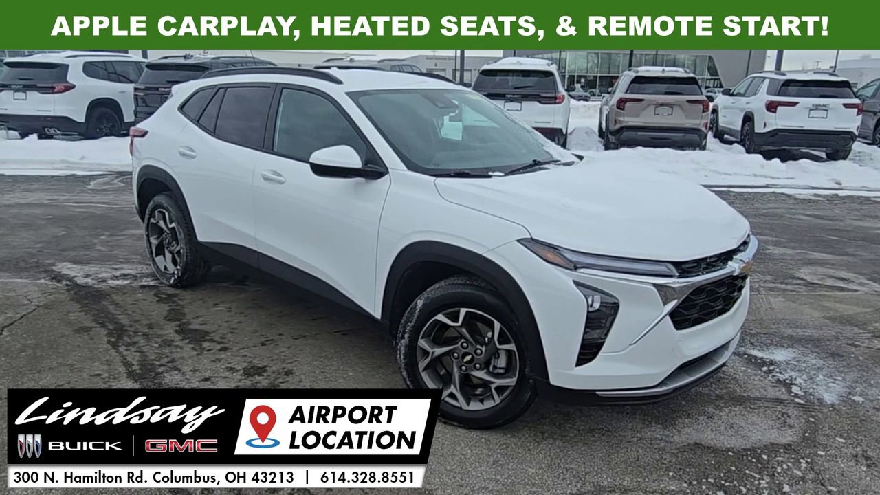 Used 2025 Chevrolet Trax LT w/ LT Convenience Package image 2