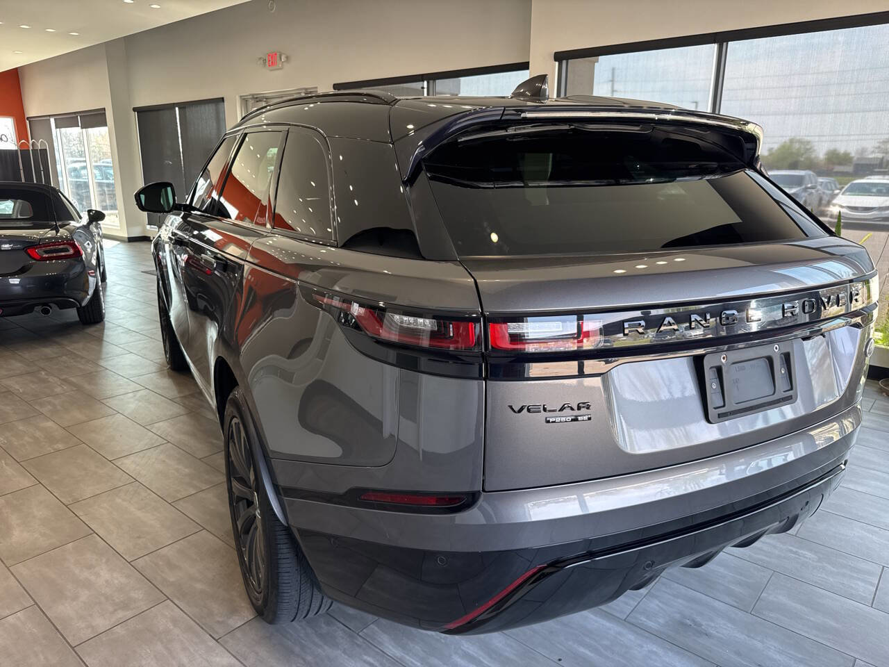 Used 2019 Land Rover Range Rover Velar R-Dynamic SE image 13