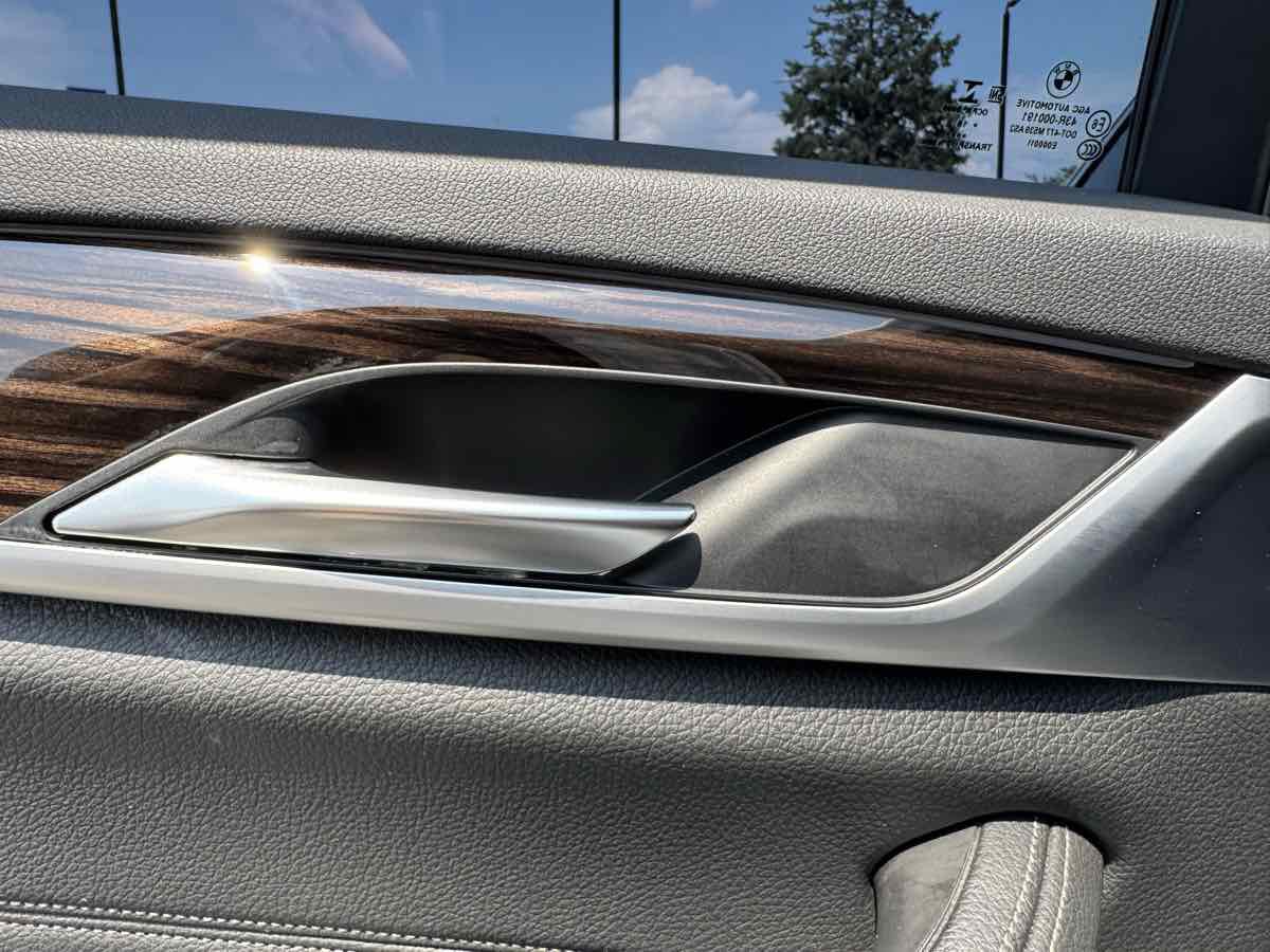 Used 2019 BMW 530i w/ Convenience Package RWD image 44