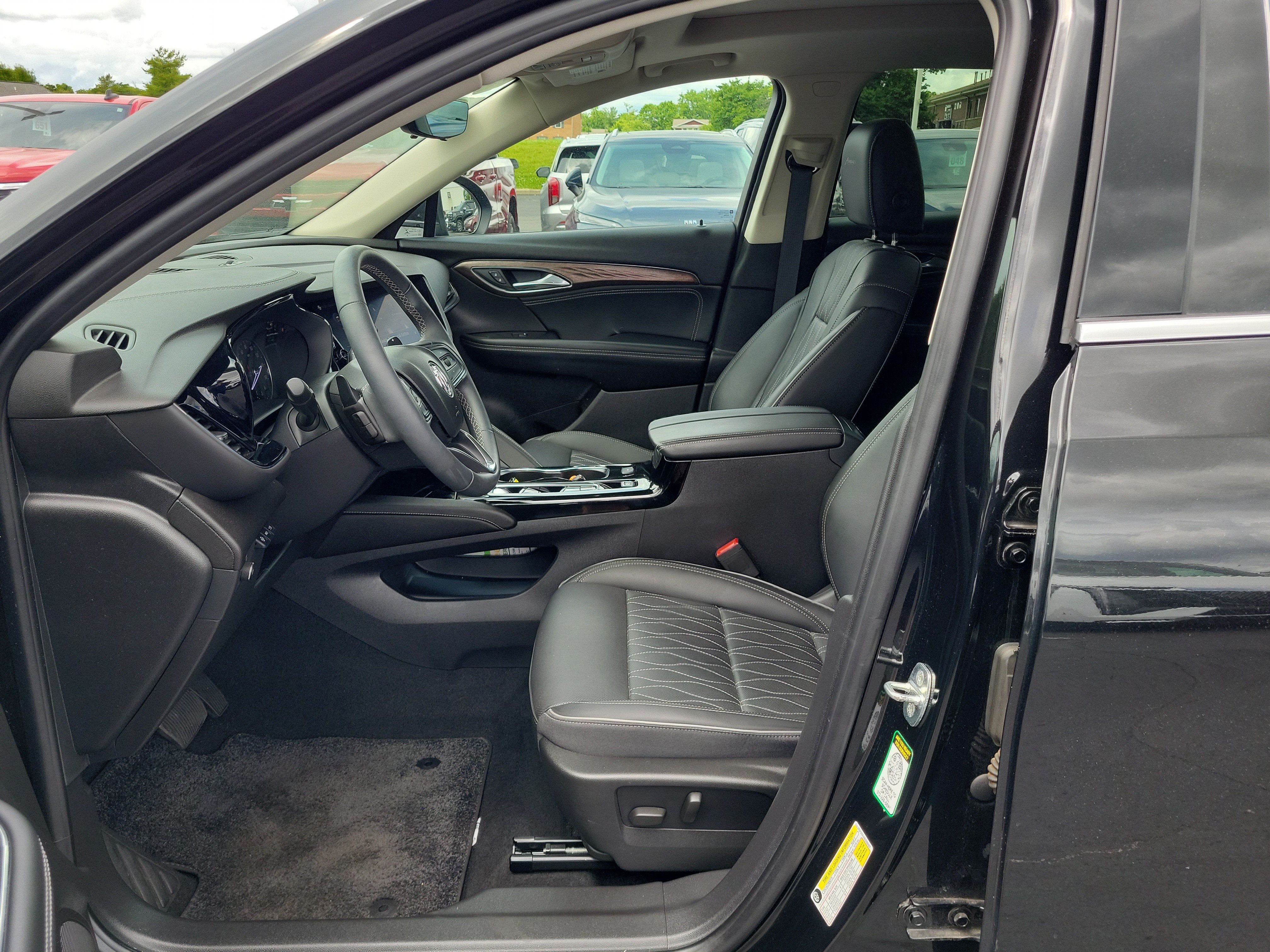 Used 2022 Buick Envision Avenir w/ Technology Package II FWD image 17