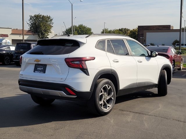 Used 2025 Chevrolet Trax LT w/ LT Convenience Package FWD image 5