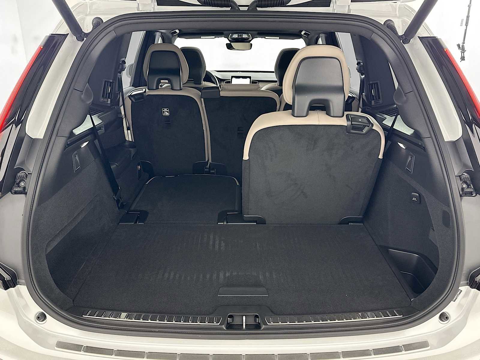 New 2026 Volvo XC90 B6 Plus w/ Protection Package image 25