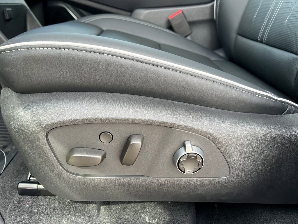 New 2026 Buick Enclave Avenir w/ LPO, Floor Liner Package image 10