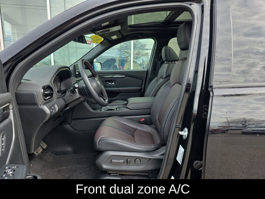 Certified 2025 Honda Pilot Black Edition image 13