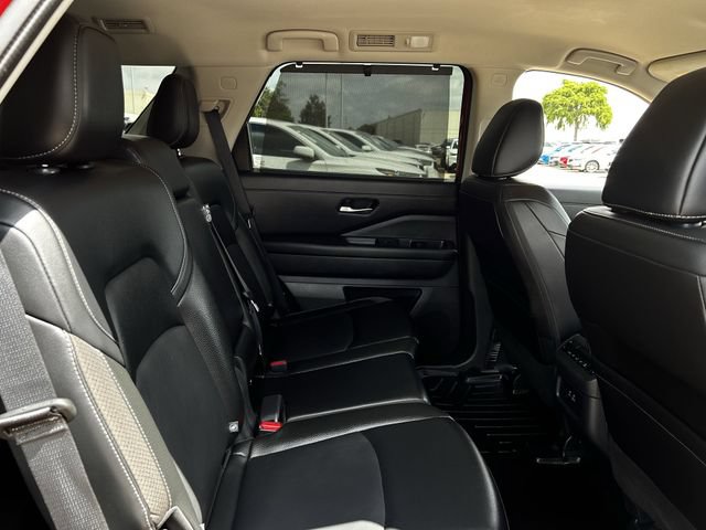 Used 2024 Nissan Pathfinder SL AWD/4WD image 30