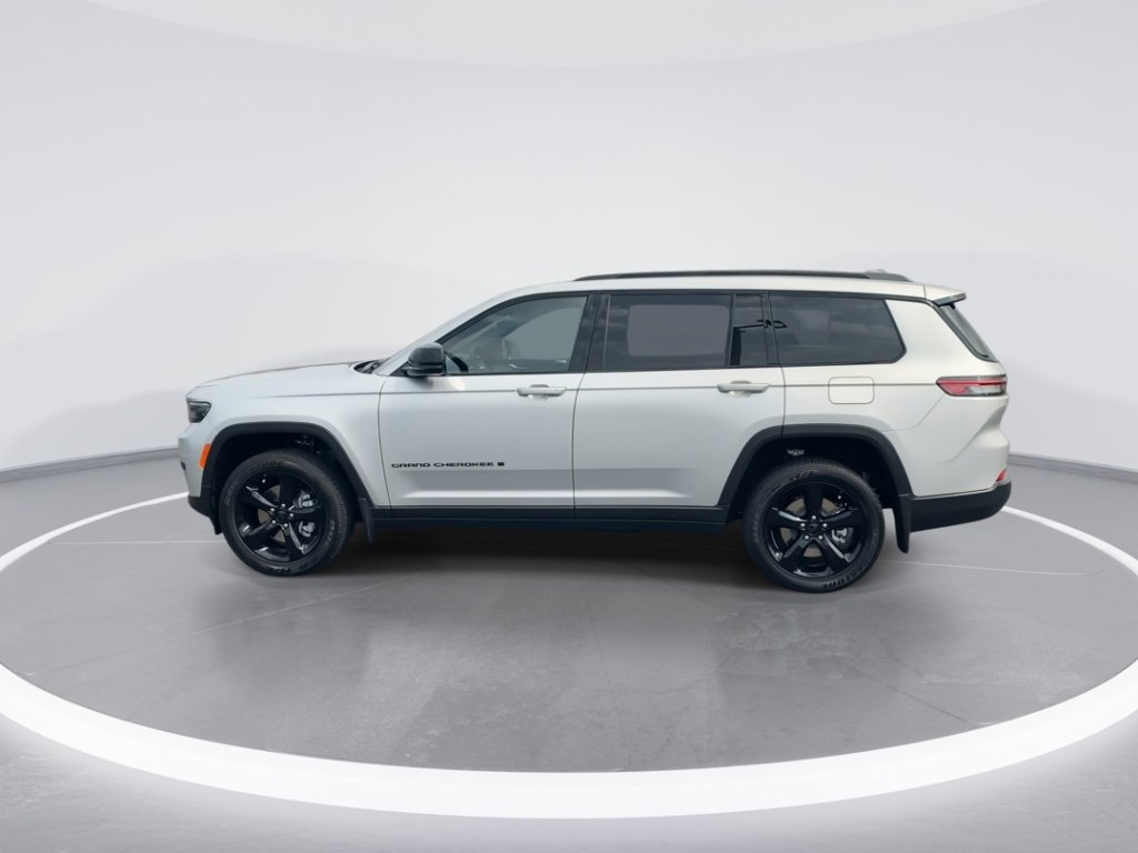New 2025 Jeep Grand Cherokee L Laredo image 5