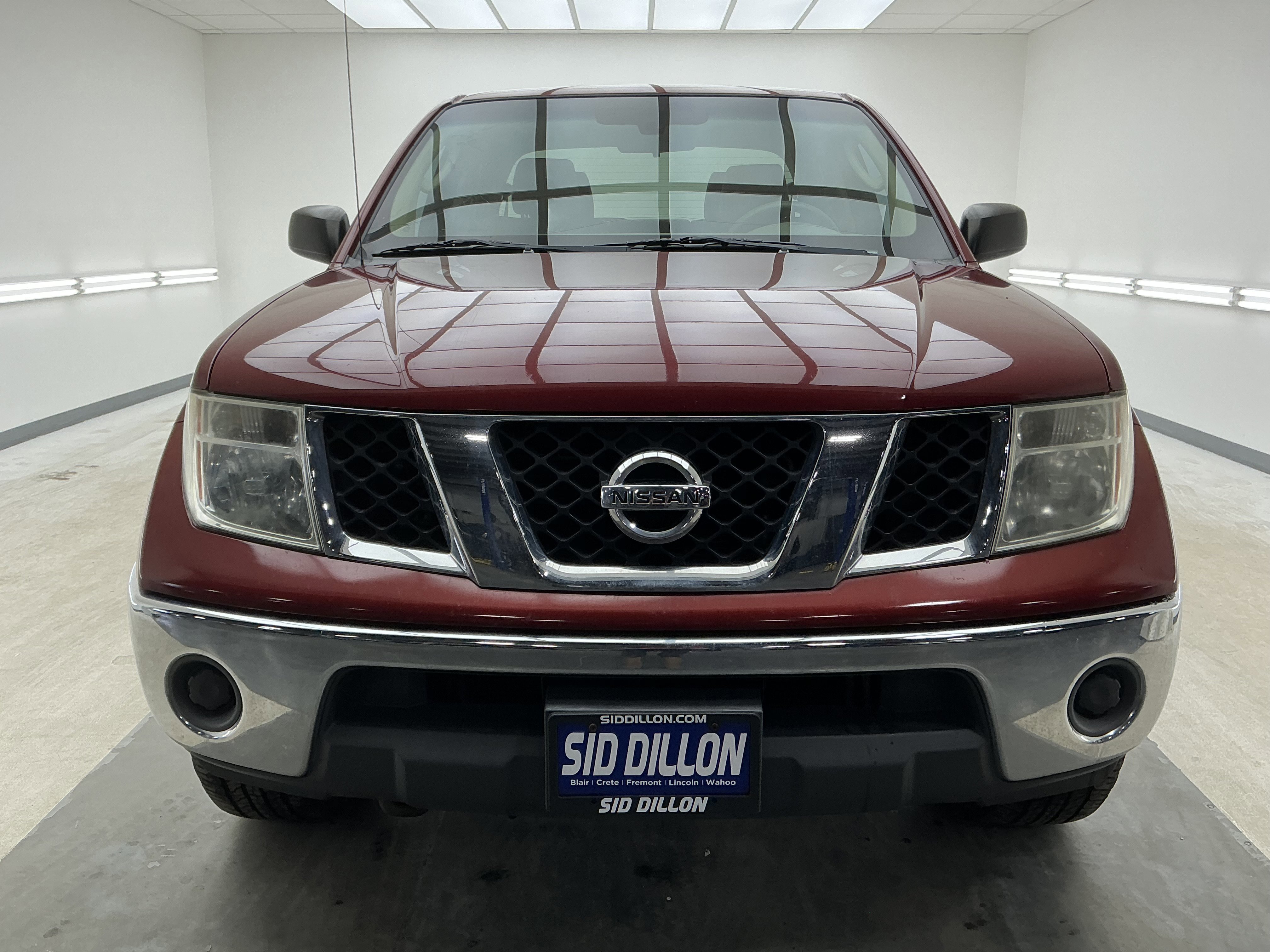 Used 2008 Nissan Frontier SE image 2