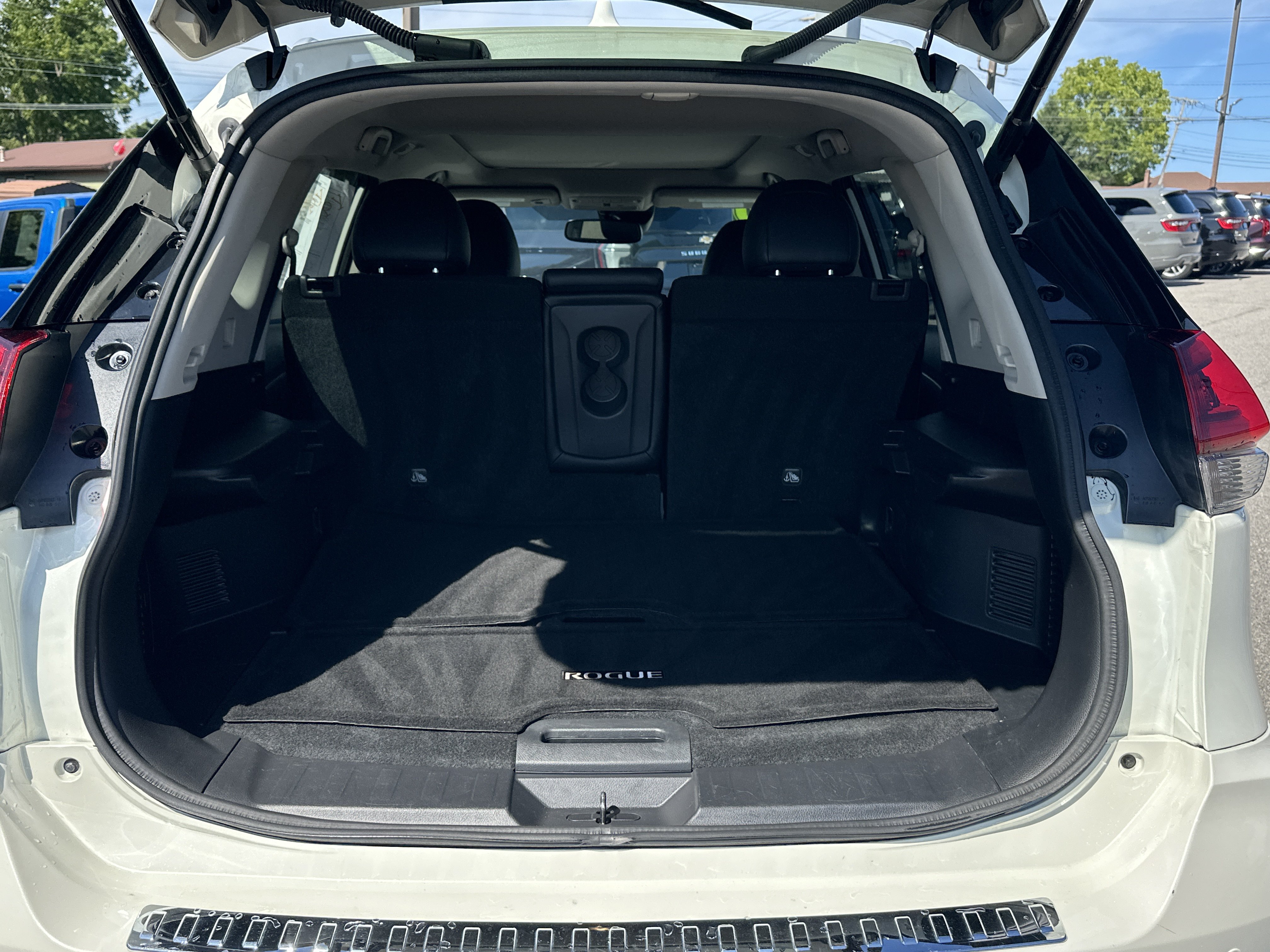 Used 2020 Nissan Rogue SL w/ Premium Package AWD/4WD image 5
