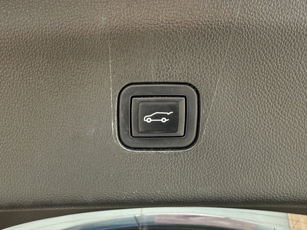 Used 2022 Buick Enclave Premium w/ Surround and Sites Package image 15