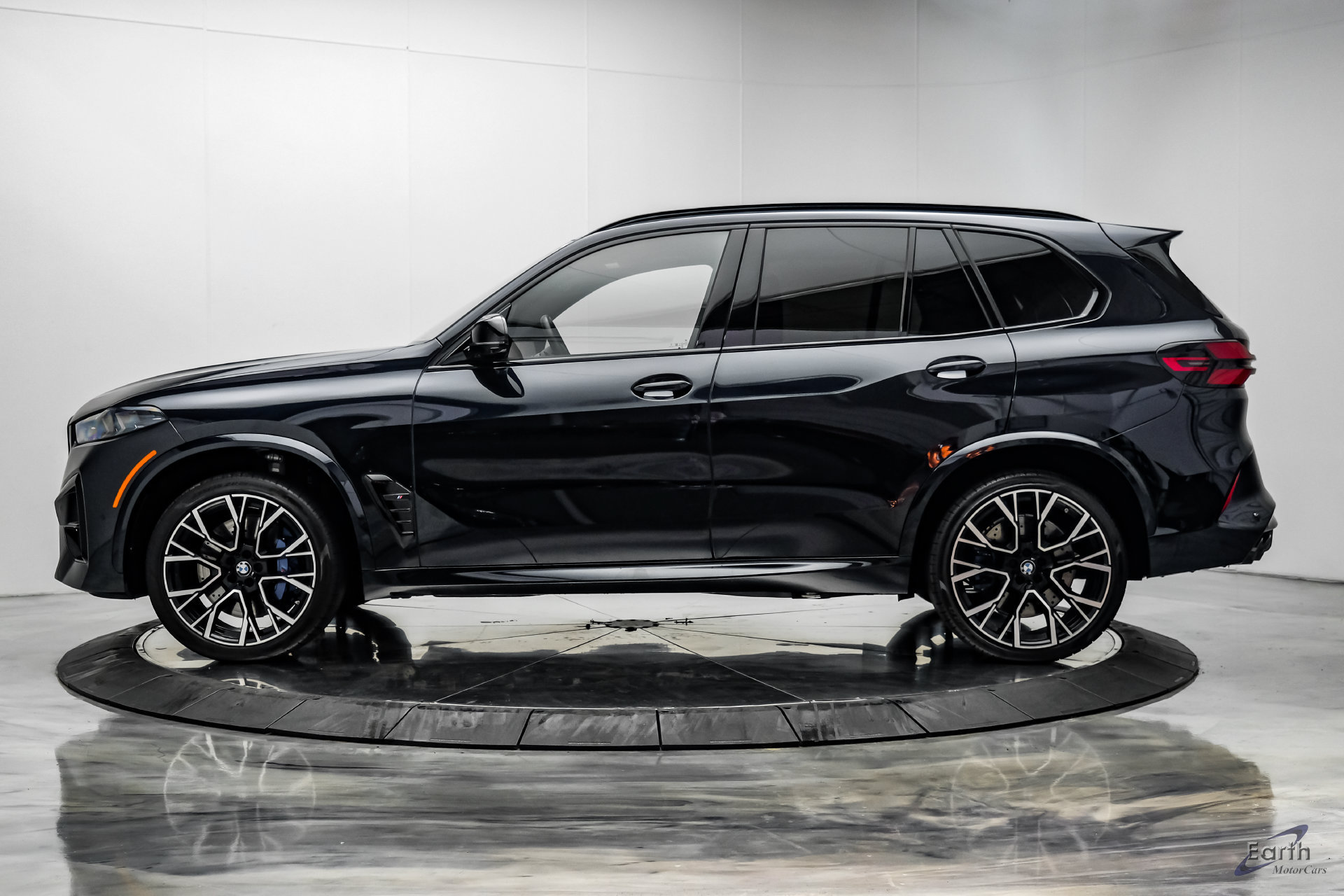 Used 2025 BMW X5 M Competition w/ Executive Package AWD/4WD image 7