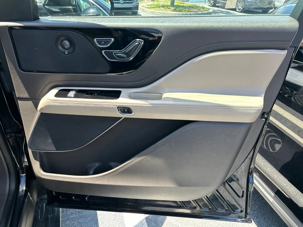 Used 2023 Lincoln Aviator Reserve w/ Equipment Group 201A AWD/4WD image 39