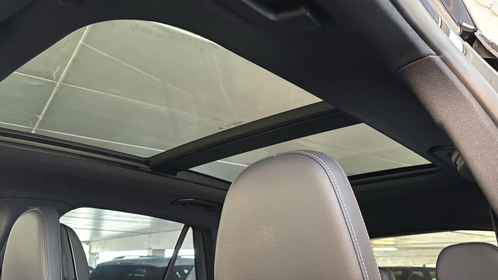 Used 2025 Mercedes-Benz GLC 300 4MATIC image 25