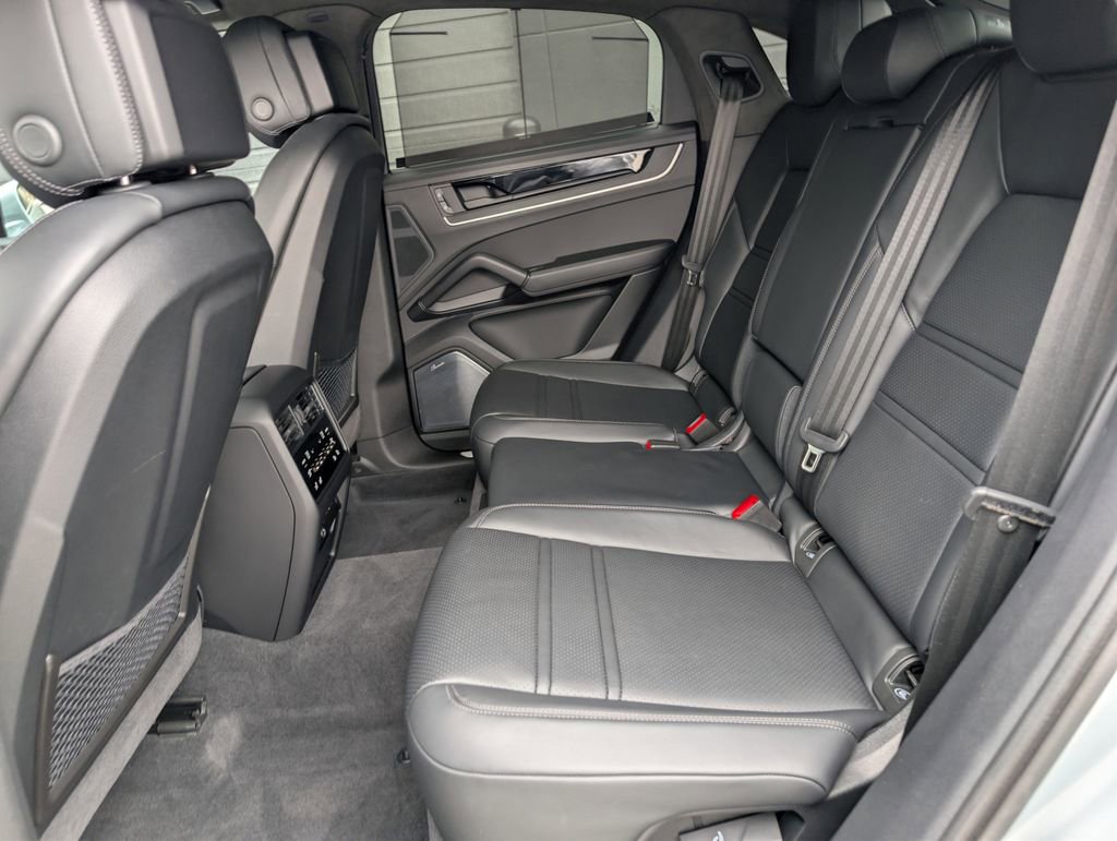 Certified 2025 Porsche Cayenne Turbo image 25
