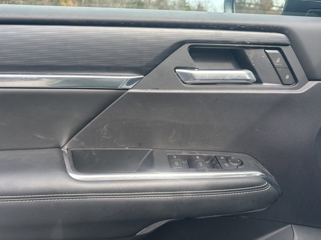 Used 2025 GMC Acadia Elevation image 10