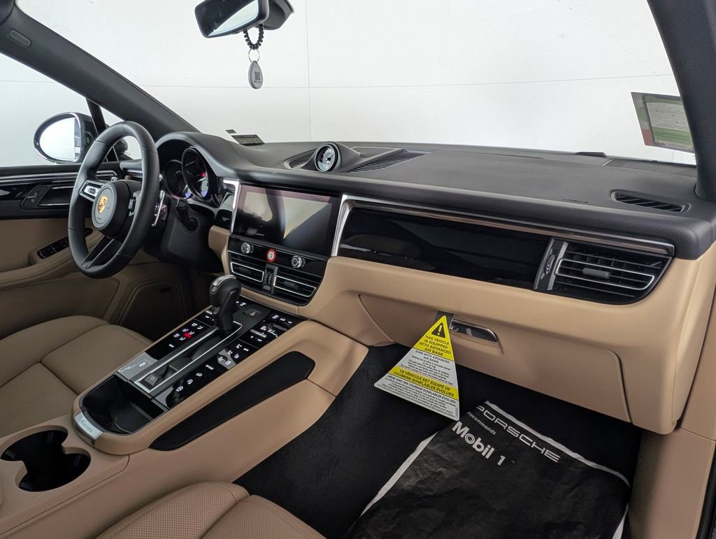New 2026 Porsche Macan image 17