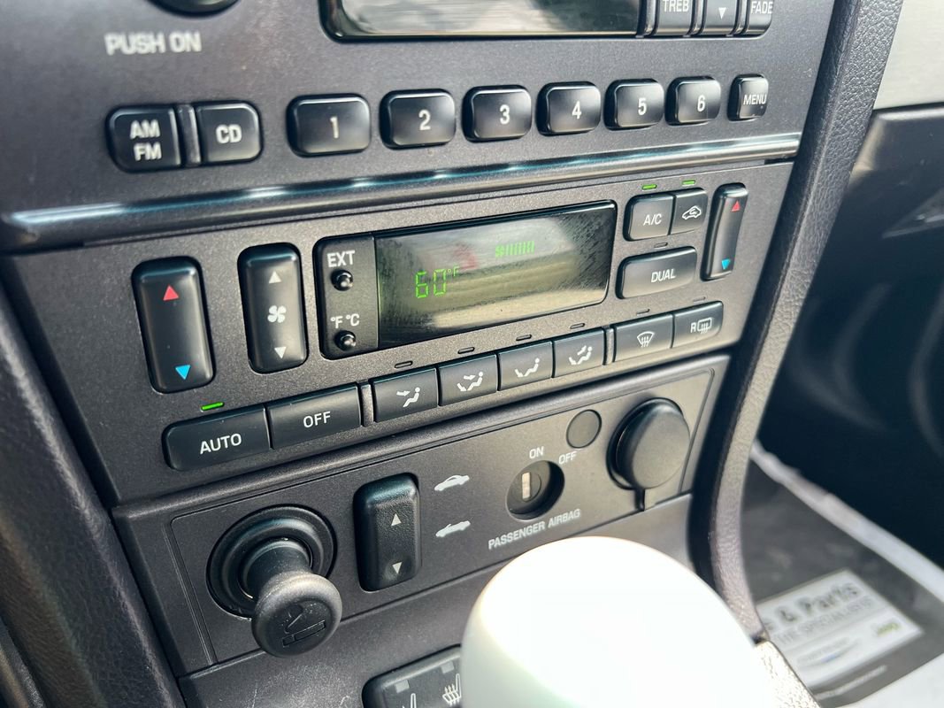 Used 2003 Ford Thunderbird image 33