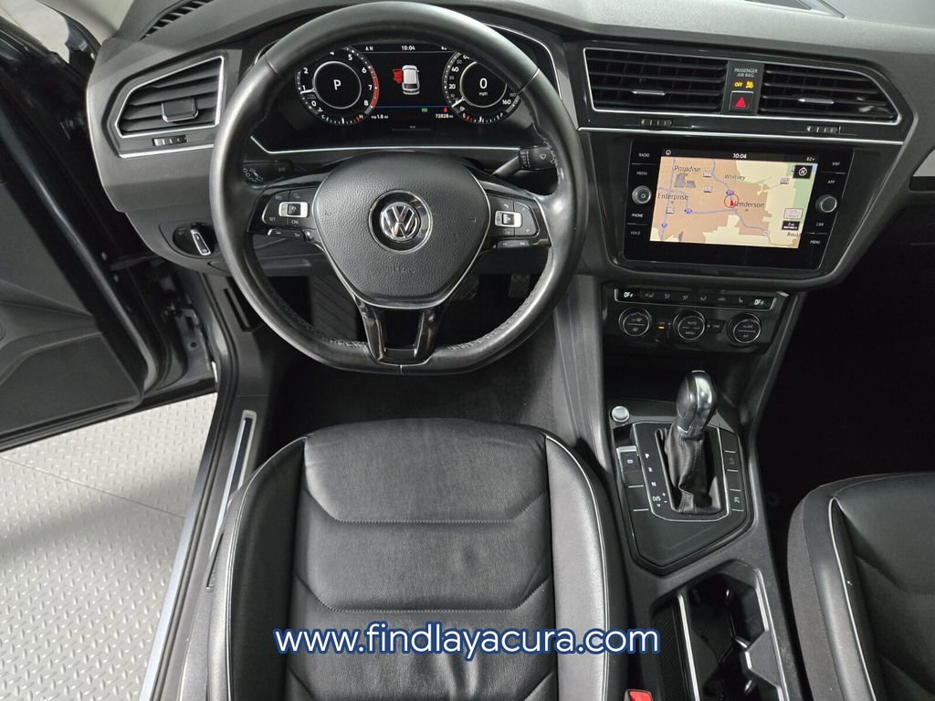 Used 2018 Volkswagen Tiguan SEL Premium image 16