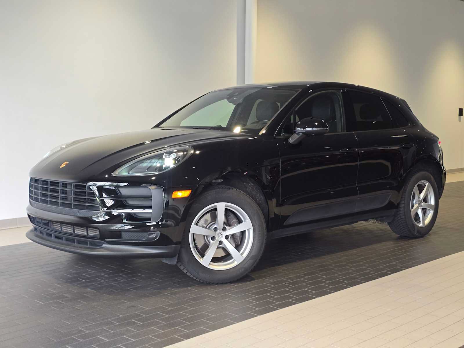 Used 2020 Porsche Macan AWD/4WD image 1