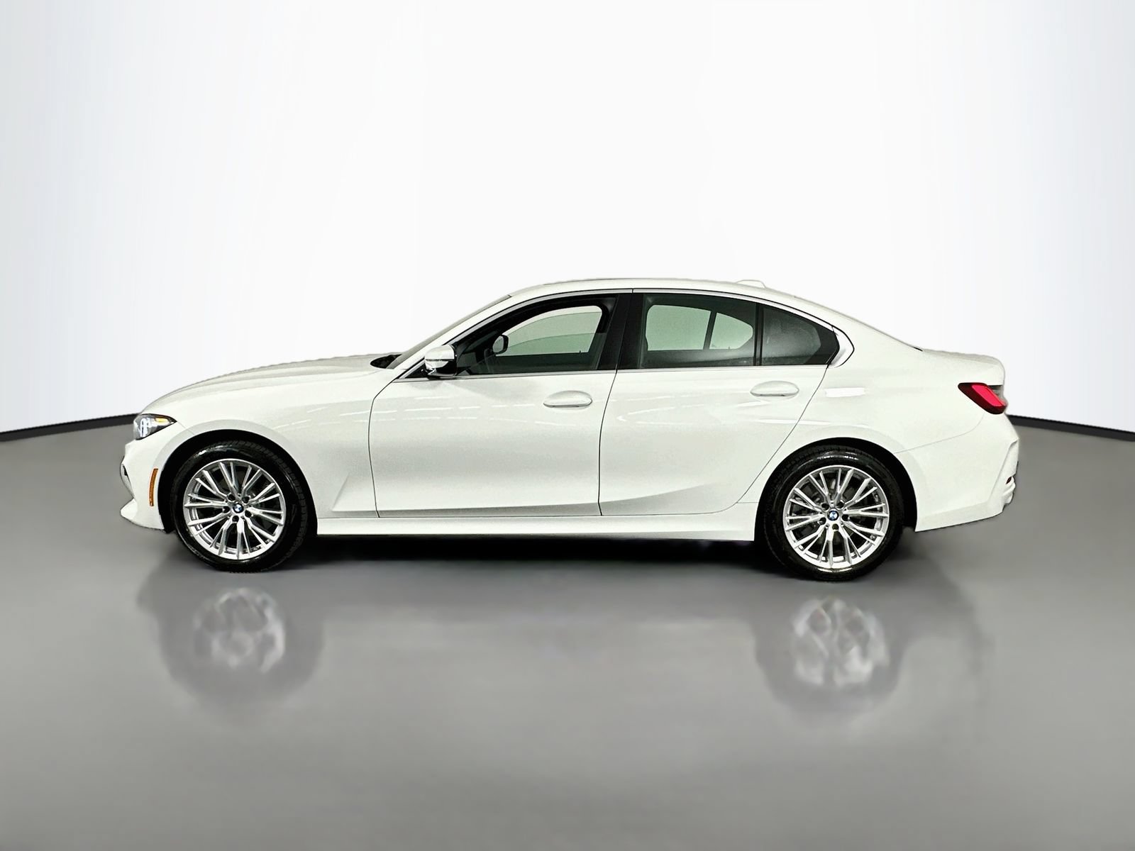 Used 2024 BMW 330i xDrive Sedan w/ Premium Package AWD/4WD image 5