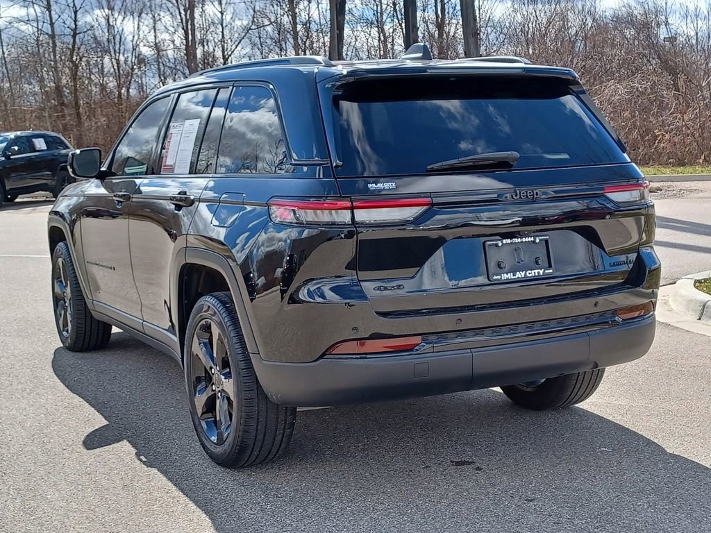 Used 2025 Jeep Grand Cherokee Limited w/ Black Appearance Package image 3