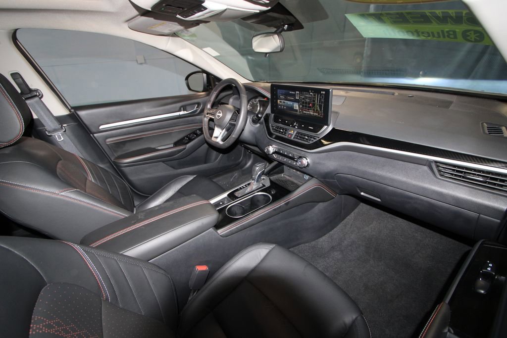 Used 2023 Nissan Altima 2.5 SR w/ SR Premium Package image 21