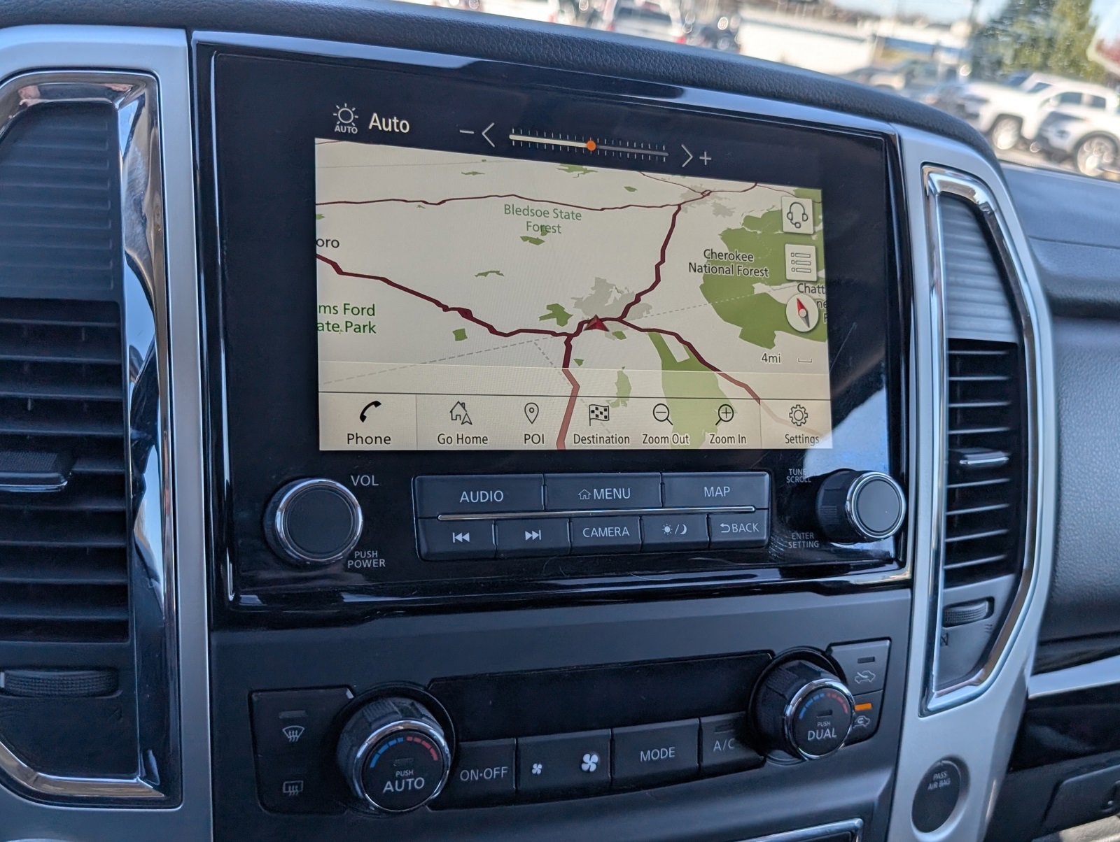 Used 2021 Nissan Titan SV w/ SV Convenience Package image 9