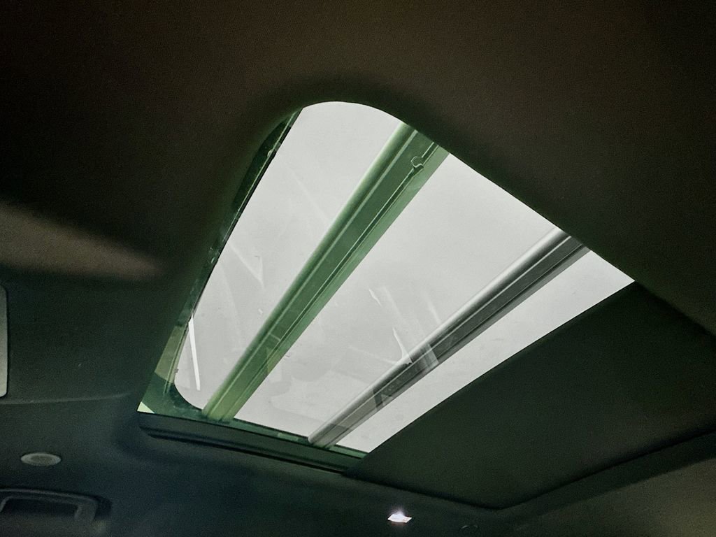 Used 2021 Land Rover Defender 110 X-Dynamic SE AWD/4WD image 22