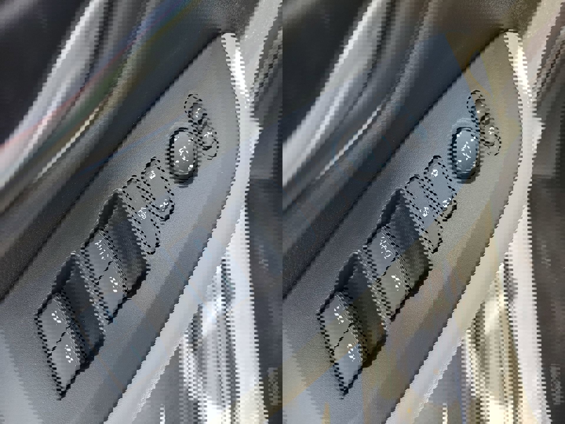 Used 2023 Honda HR-V LX image 18