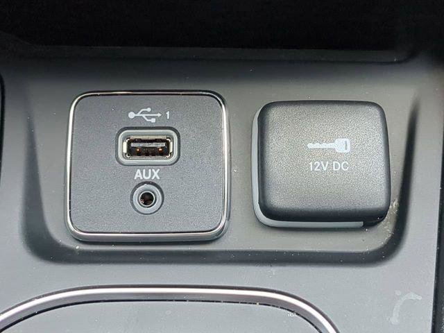 Certified 2022 Jeep Cherokee Latitude w/ Sun & Sound Group AWD/4WD image 25