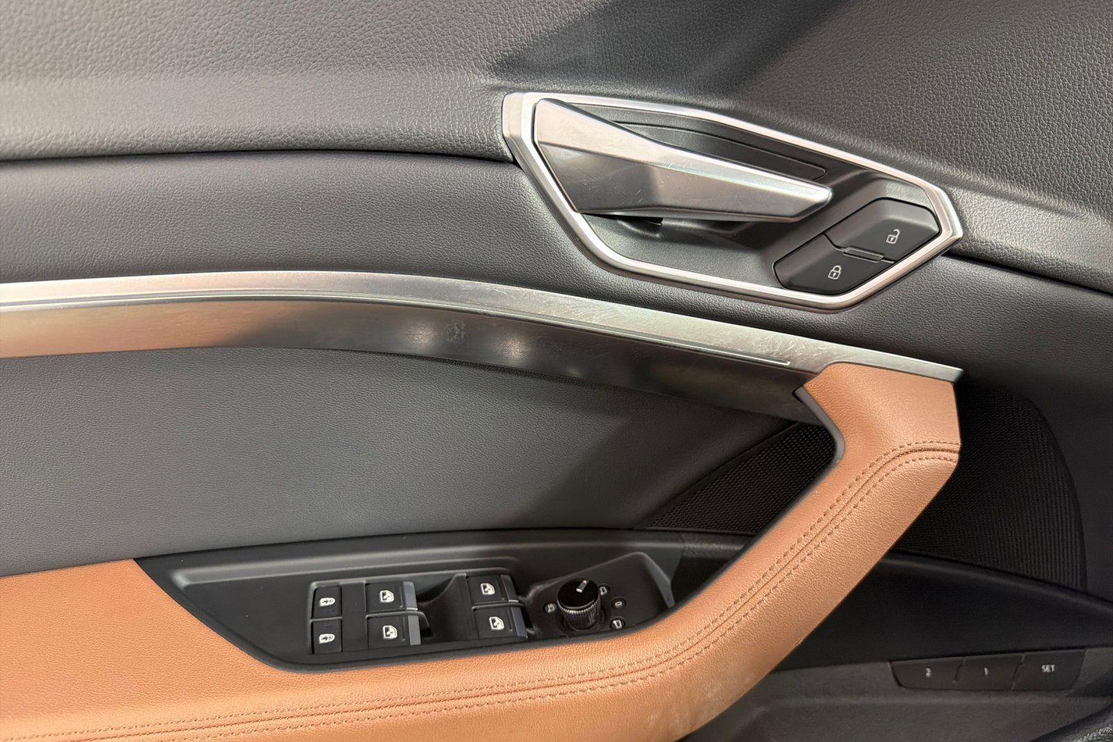 Used 2022 Audi e-tron Premium image 10