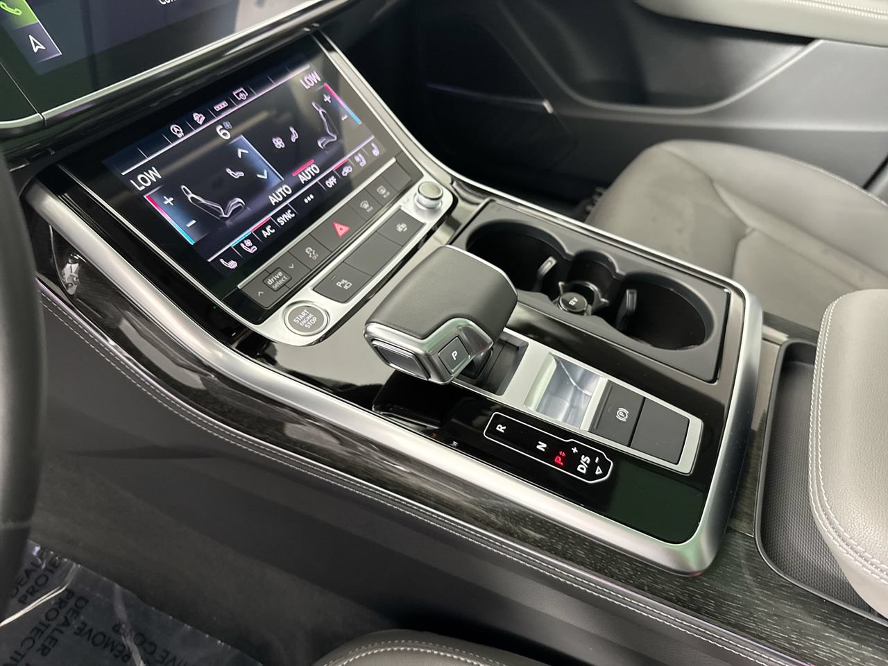 Used 2025 Audi Q8 Premium Plus w/ Premium Plus Package AWD/4WD image 23