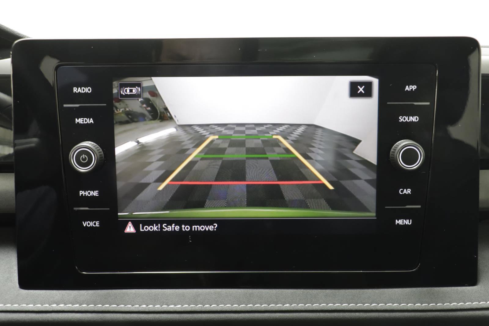 Used 2025 Volkswagen Taos SE image 10