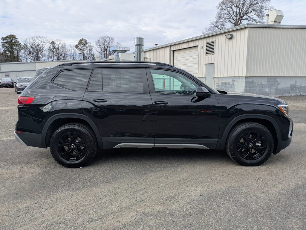 New 2026 Volkswagen Atlas Peak Edition image 3