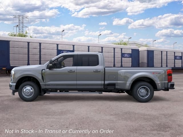 New 2026 Ford F350 4x4 Crew Cab DRW Super Duty image 3