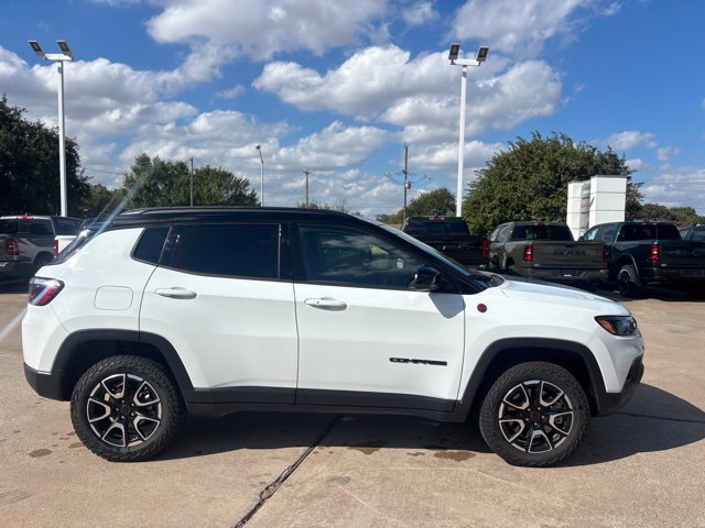 Used 2026 Jeep Compass Trailhawk AWD/4WD image 4