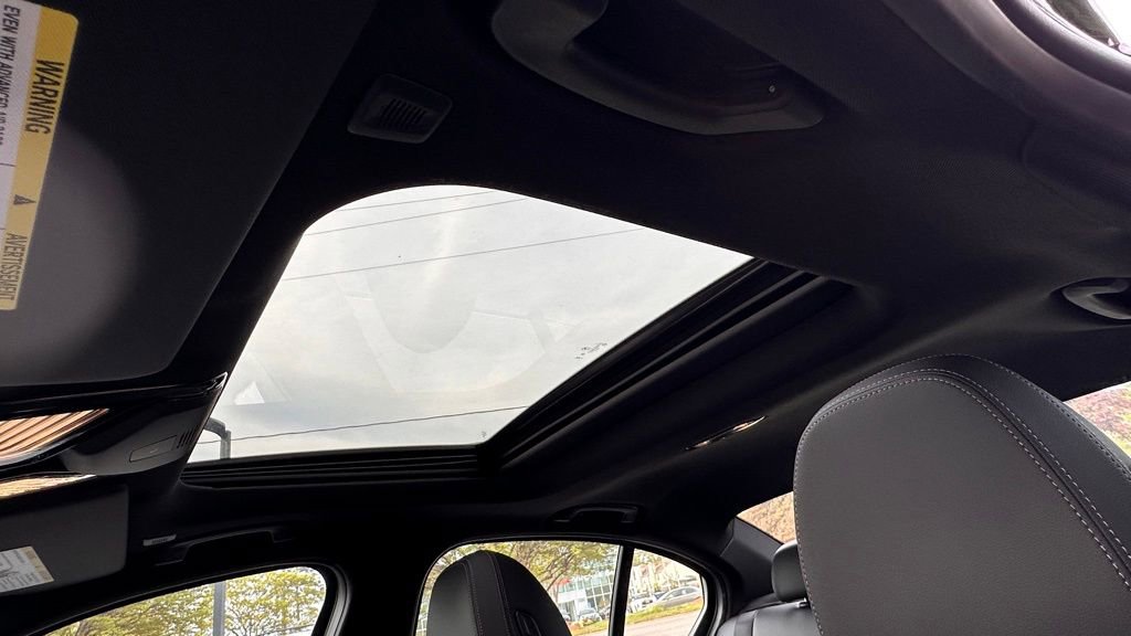 New 2026 BMW 330i Sedan w/ M Sport Package image 19