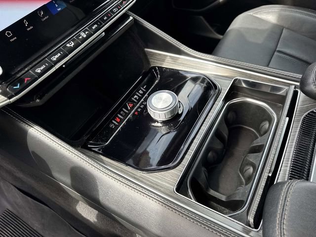 Used 2024 Jeep Wagoneer L Series II w/ Flexible Seating Group RWD image 31