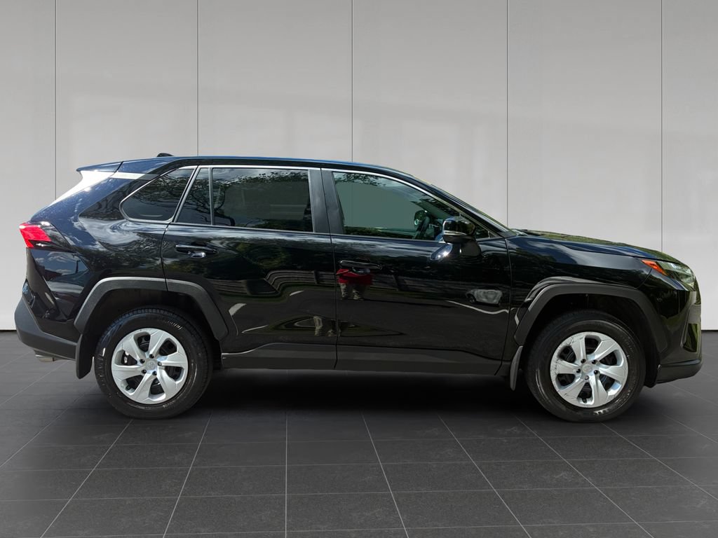 Used 2025 Toyota RAV4 LE AWD/4WD image 6