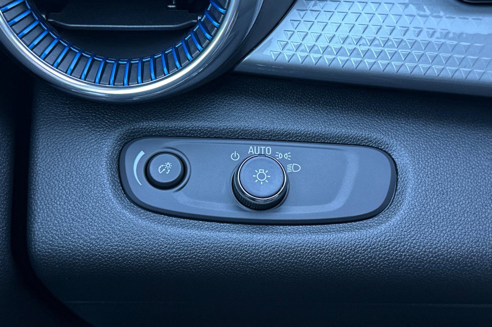 New 2026 Chevrolet Trax LT w/ LT Convenience Package image 27