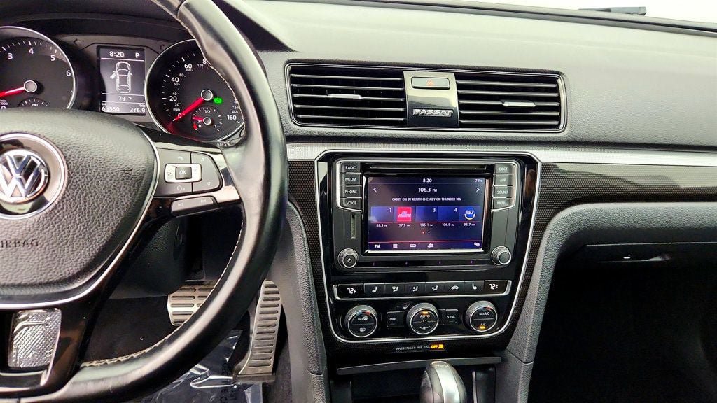 Used 2018 Volkswagen Passat 3.6 FWD image 17