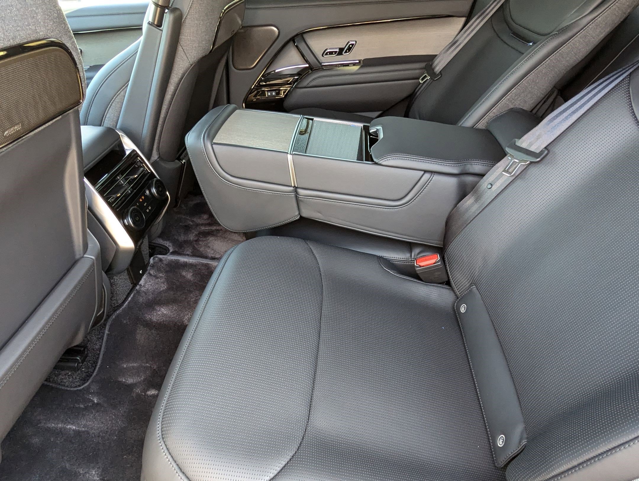 New 2026 Land Rover Range Rover SV image 13