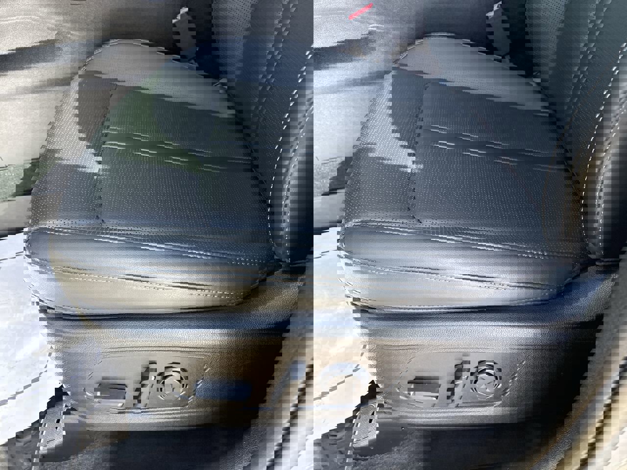 Used 2025 Kia Sorento S image 15